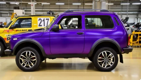 Same Niva rendered in Super Chrome Purple Satin, profile view